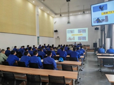 “警鐘長(zhǎng)鳴”，班組全員開(kāi)展“4.25”安全學(xué)習(xí)日